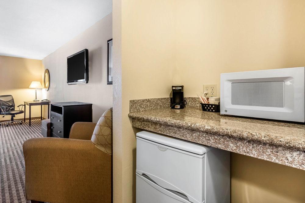 Comfort Inn & Suites Near Bethel College Newton Kültér fotó