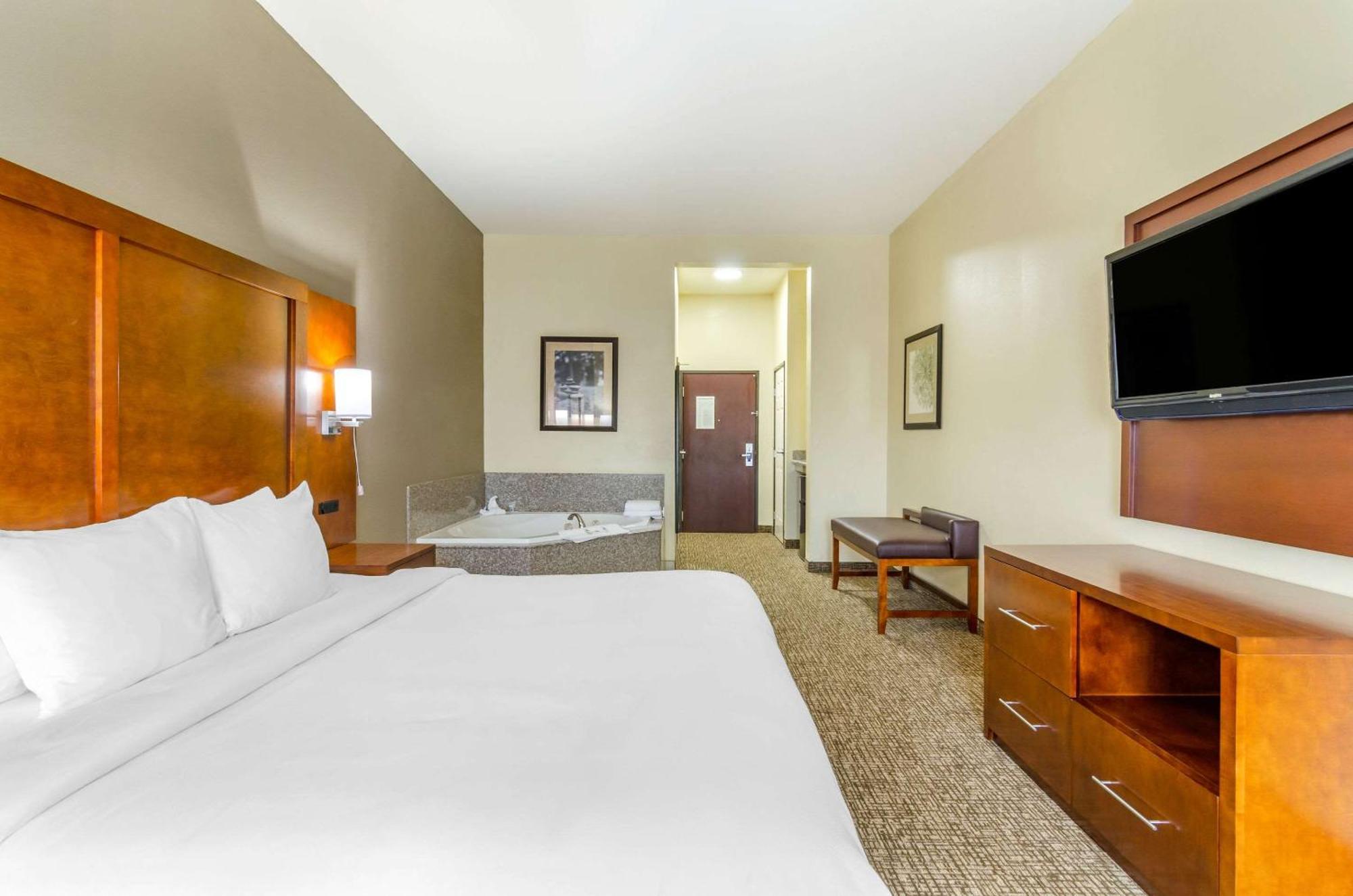 Comfort Inn & Suites Near Bethel College Newton Kültér fotó
