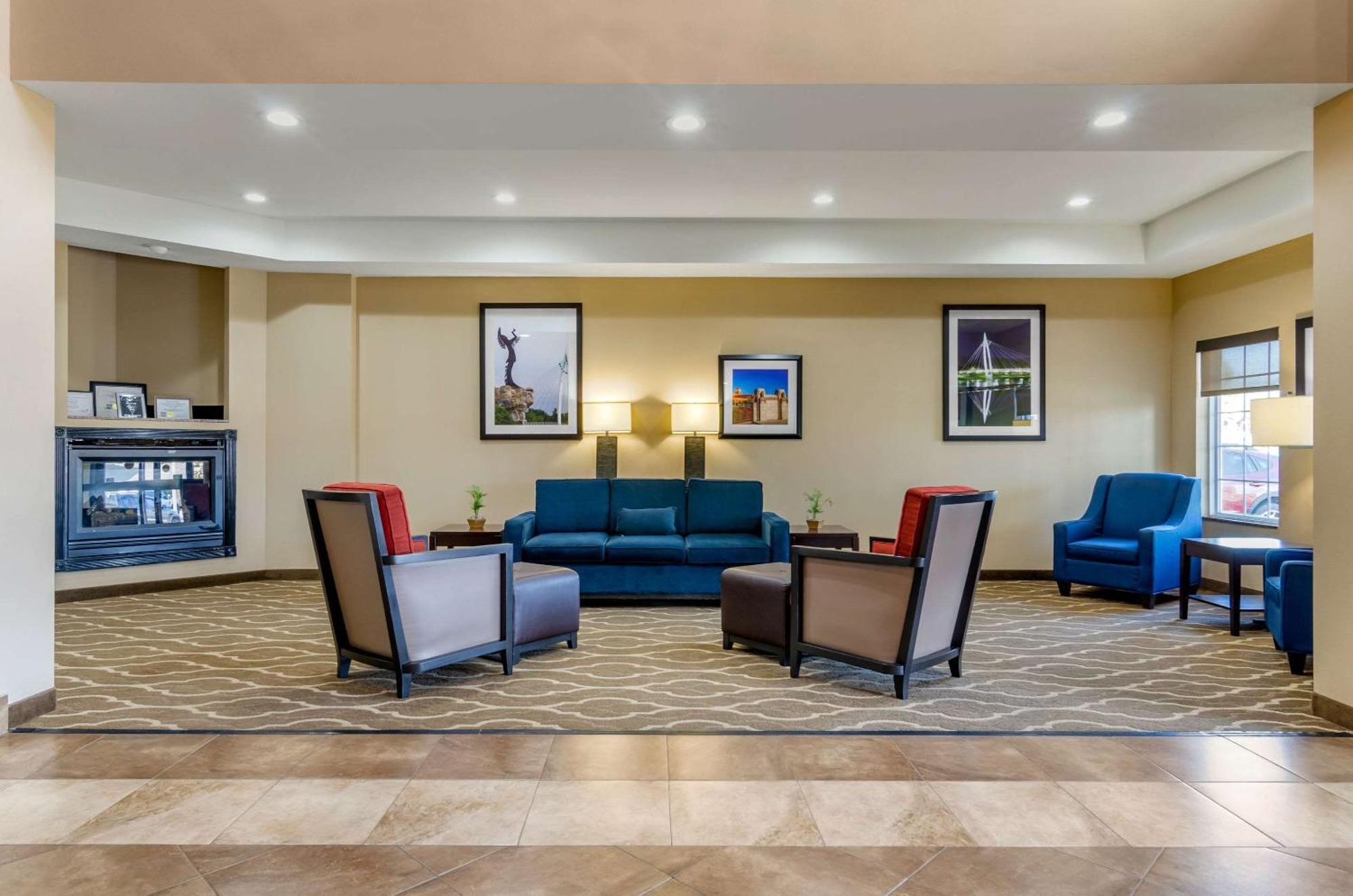 Comfort Inn & Suites Near Bethel College Newton Kültér fotó